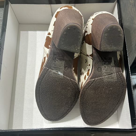 Brand New Size 7 Pierre Dumas Savanna Beige Combo (Cow Print) Booties - Picture 4 of 5